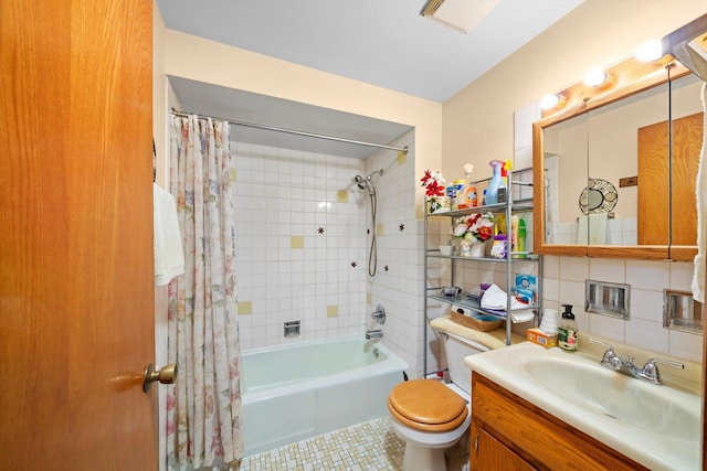 bathroom featuring tile walls, backsplash, toilet, shower / bath combo with shower curtain, and vanity