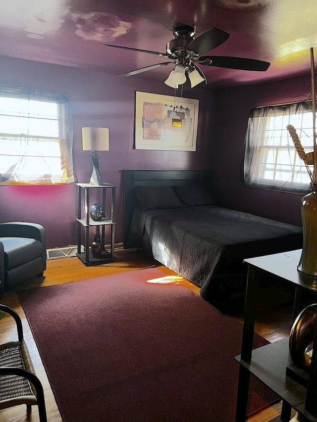 bedroom featuring ceiling fan