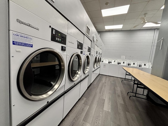 shared laundry area featuring a ceiling fan, dark wood-style flooring, stacked washer and clothes dryer, and washing machine and clothes dryer