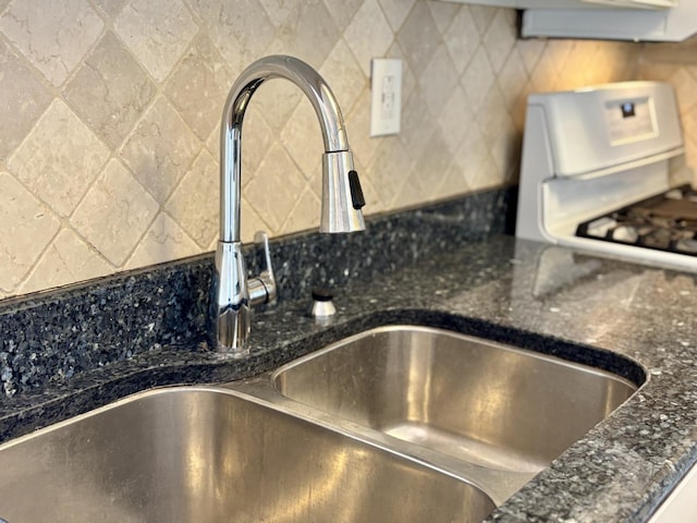 room details featuring a sink and backsplash