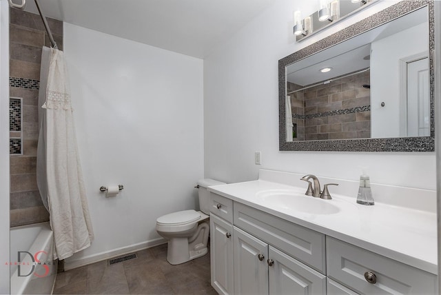 full bathroom with toilet, vanity, baseboards, visible vents, and tiled shower / bath