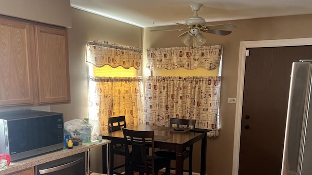 dining area with ceiling fan