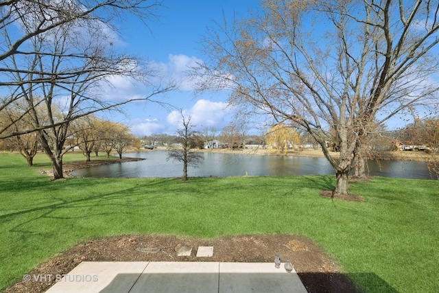 view of yard with a water view