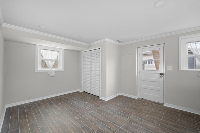 foyer with crown molding, dark wood-type flooring, visible vents, and baseboards