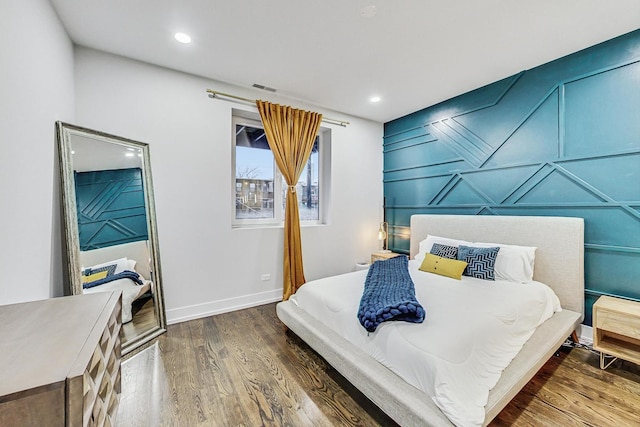 bedroom with baseboards, visible vents, wood finished floors, and recessed lighting