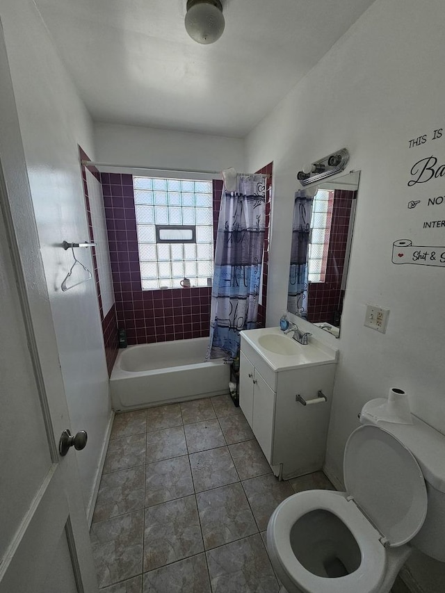 full bath featuring baseboards, toilet, shower / tub combo with curtain, tile patterned flooring, and vanity