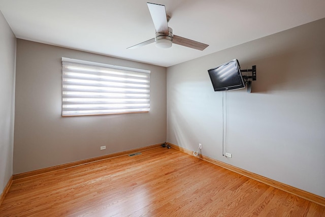 unfurnished room with visible vents, light wood-style flooring, baseboards, and ceiling fan