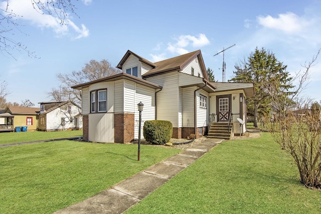 619 Lincoln St, Minonk, IL 61760 - view of front of home with a front lawn