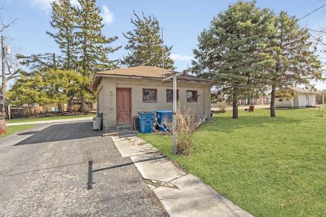 619 Lincoln St, Minonk, IL 61760 - view of outdoor structure with driveway
