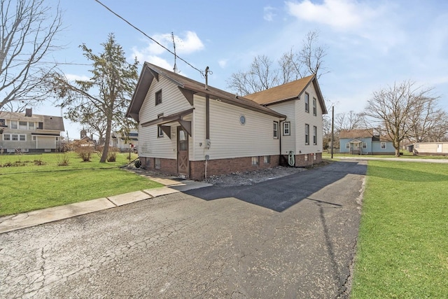 619 Lincoln St, Minonk, IL 61760 - view of side of property featuring a yard and driveway