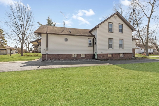 619 Lincoln St, Minonk, IL 61760 - view of side of home featuring a lawn
