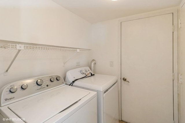 laundry area with laundry area and washing machine and clothes dryer