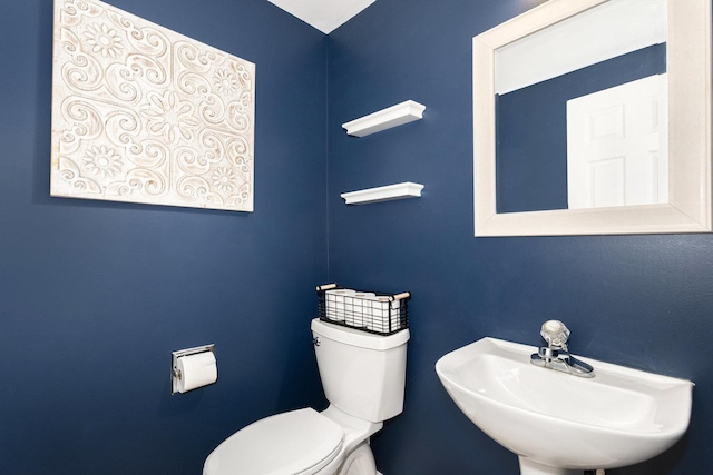 bathroom featuring a sink and toilet