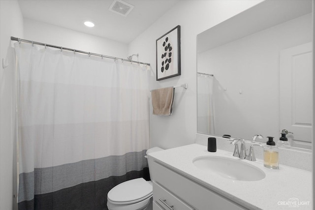 full bathroom featuring visible vents, recessed lighting, toilet, and vanity