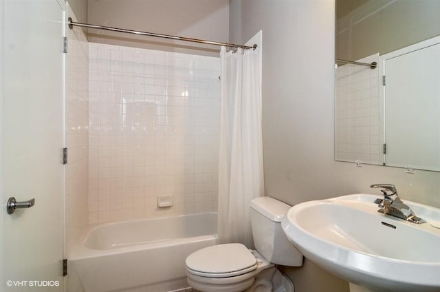 bathroom featuring a sink, toilet, and shower / bath combo