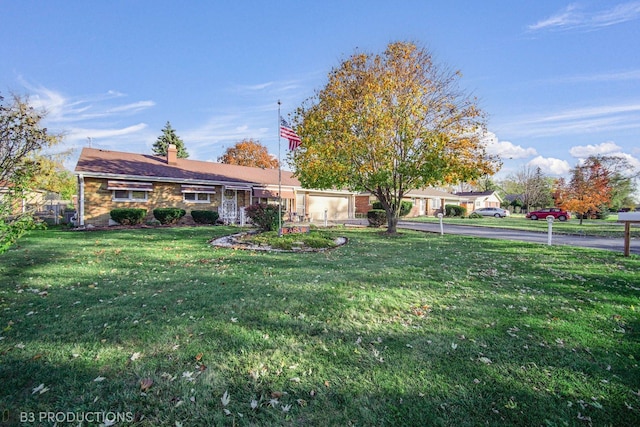 view of yard with driveway