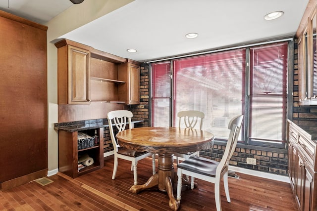 dining area featuring recessed lighting, dark wood-style flooring, visible vents, and baseboards