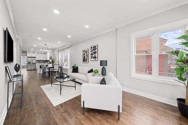 living room with dark wood-style floors, recessed lighting, baseboards, and crown molding