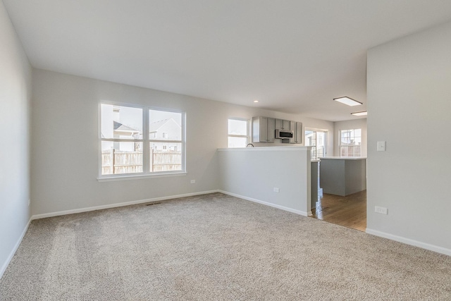 empty room featuring carpet, baseboards, and recessed lighting