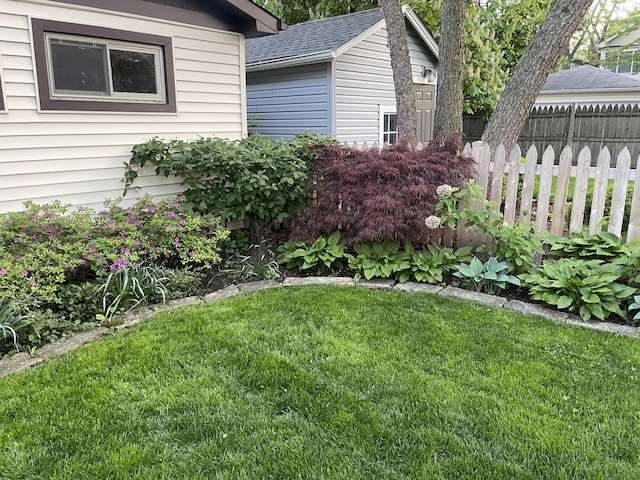 view of yard featuring fence