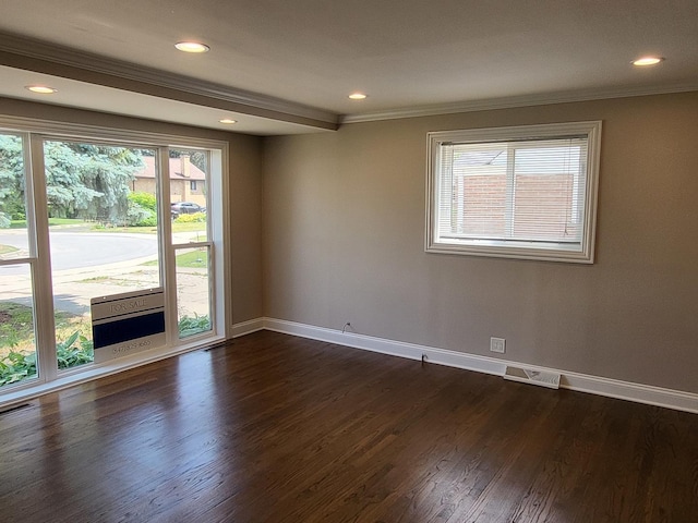 spare room featuring dark wood-type flooring, recessed lighting, visible vents, and baseboards