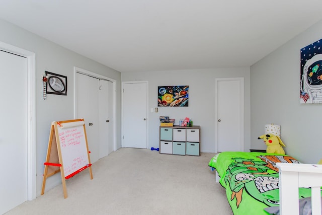 recreation room with carpet flooring