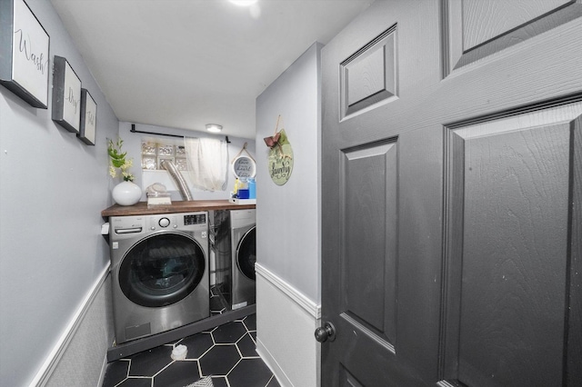 washroom with laundry area and independent washer and dryer