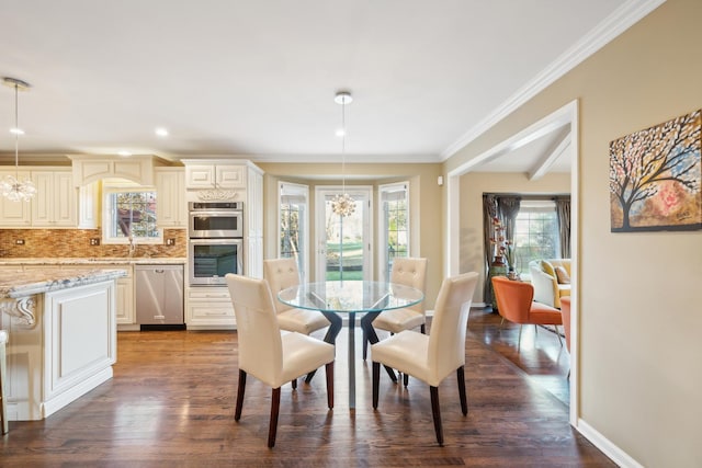 dining space featuring recessed lighting, dark wood-style flooring, baseboards, an inviting chandelier, and crown molding