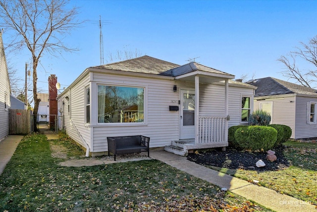 view of front of property featuring a gate, fence, and a front yard