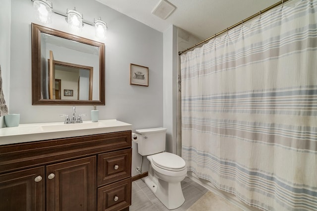 full bathroom featuring a shower with curtain, visible vents, toilet, vanity, and tile patterned flooring