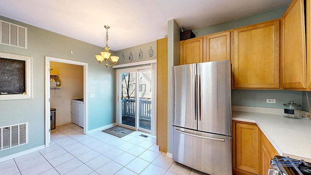 kitchen featuring visible vents, a notable chandelier, light countertops, and freestanding refrigerator