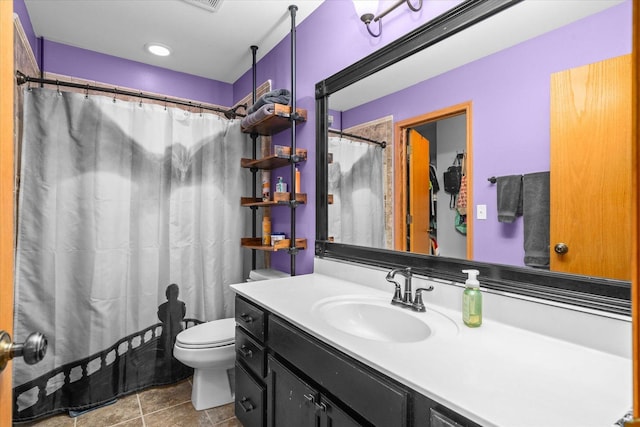 full bathroom featuring toilet, tile patterned floors, a shower with curtain, and vanity