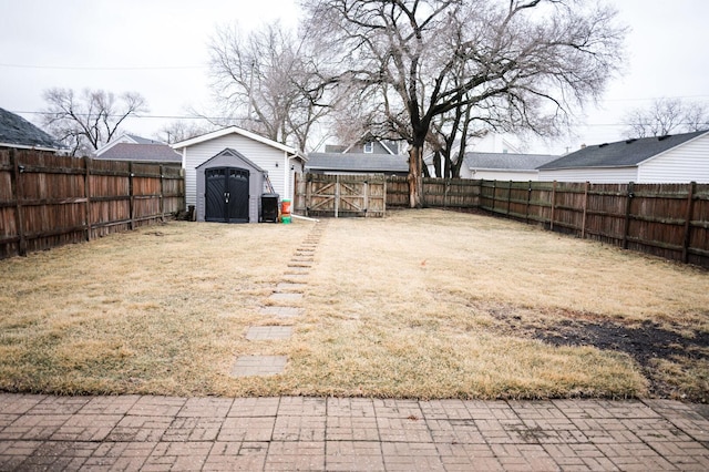 view of yard featuring a fenced backyard, an outdoor structure, and a storage unit