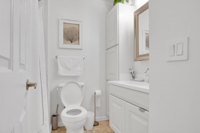 full bath featuring toilet, baseboards, and vanity