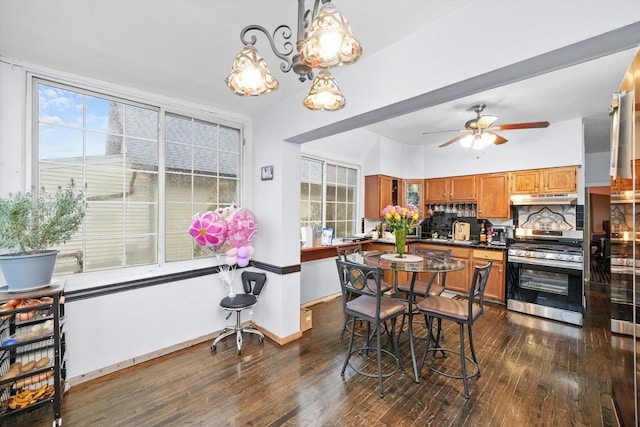 dining area featuring a ceiling fan, dark wood-style flooring, and baseboards