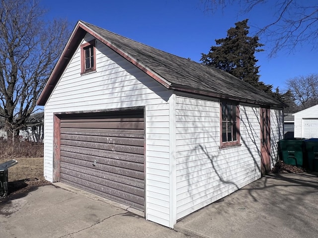 detached garage featuring concrete driveway