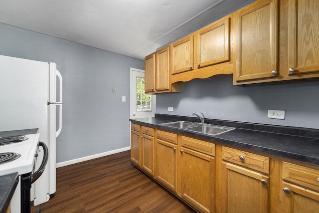 kitchen featuring electric range, a sink, baseboards, dark countertops, and dark wood finished floors