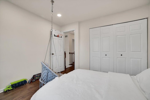 bedroom featuring recessed lighting, visible vents, a closet, and dark wood-style flooring