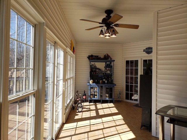 sunroom with a ceiling fan