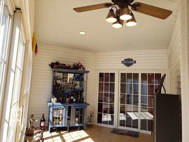 sunroom featuring a ceiling fan