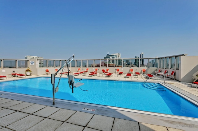 1841 S Calumet Ave Unit 1008, Chicago, IL 60616 - community pool with a patio