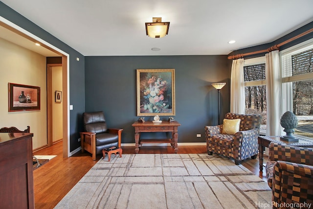 living area featuring recessed lighting, baseboards, and wood finished floors