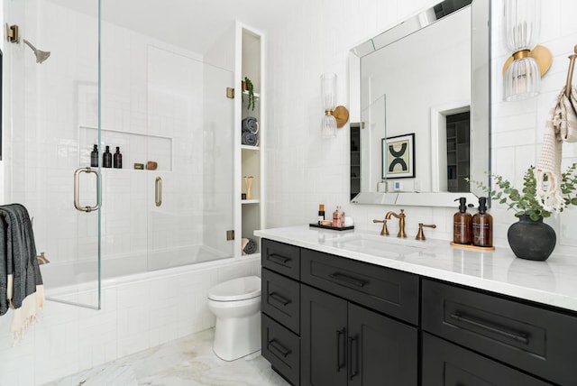 full bath featuring tiled shower / bath combo, vanity, toilet, and tasteful backsplash