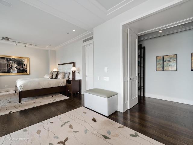 bedroom featuring recessed lighting, visible vents, baseboards, and wood finished floors