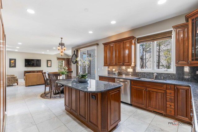 kitchen featuring a sink, tasteful backsplash, a center island, recessed lighting, and dishwasher