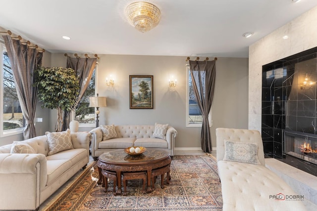 living area featuring recessed lighting, baseboards, and a fireplace