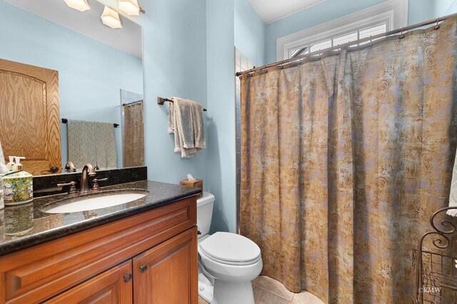 full bath featuring curtained shower, toilet, and vanity