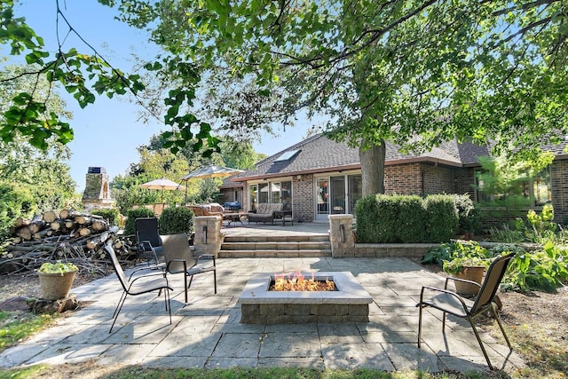 view of patio featuring a fire pit