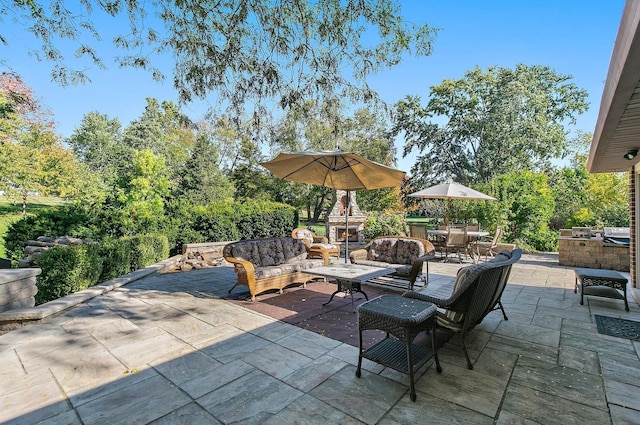 view of patio / terrace with outdoor dining area, an outdoor living space, and an outdoor kitchen