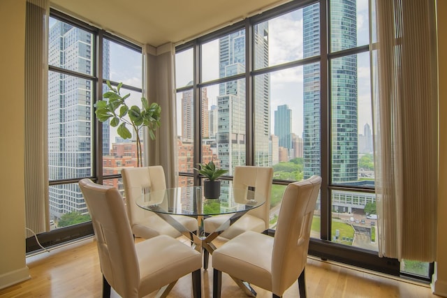 1322 S Prairie Ave Unit 1413, Chicago, IL 60605 - dining area featuring floor to ceiling windows, healthy amount of natural light, light wood-style floors, and a city view